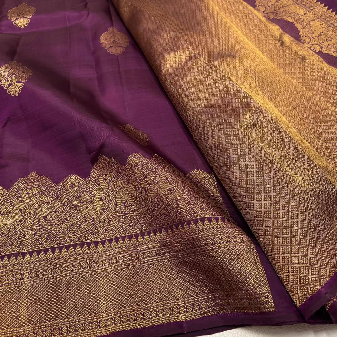 Graceful Lichi Silk Saree with Intricate Jacquard Design & Rich Pallu