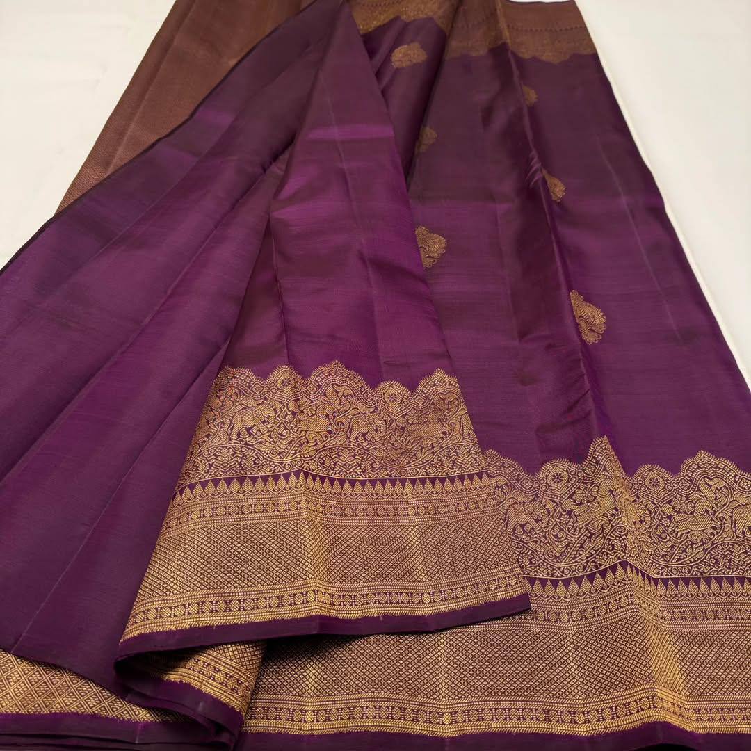 Graceful Lichi Silk Saree with Intricate Jacquard Design & Rich Pallu