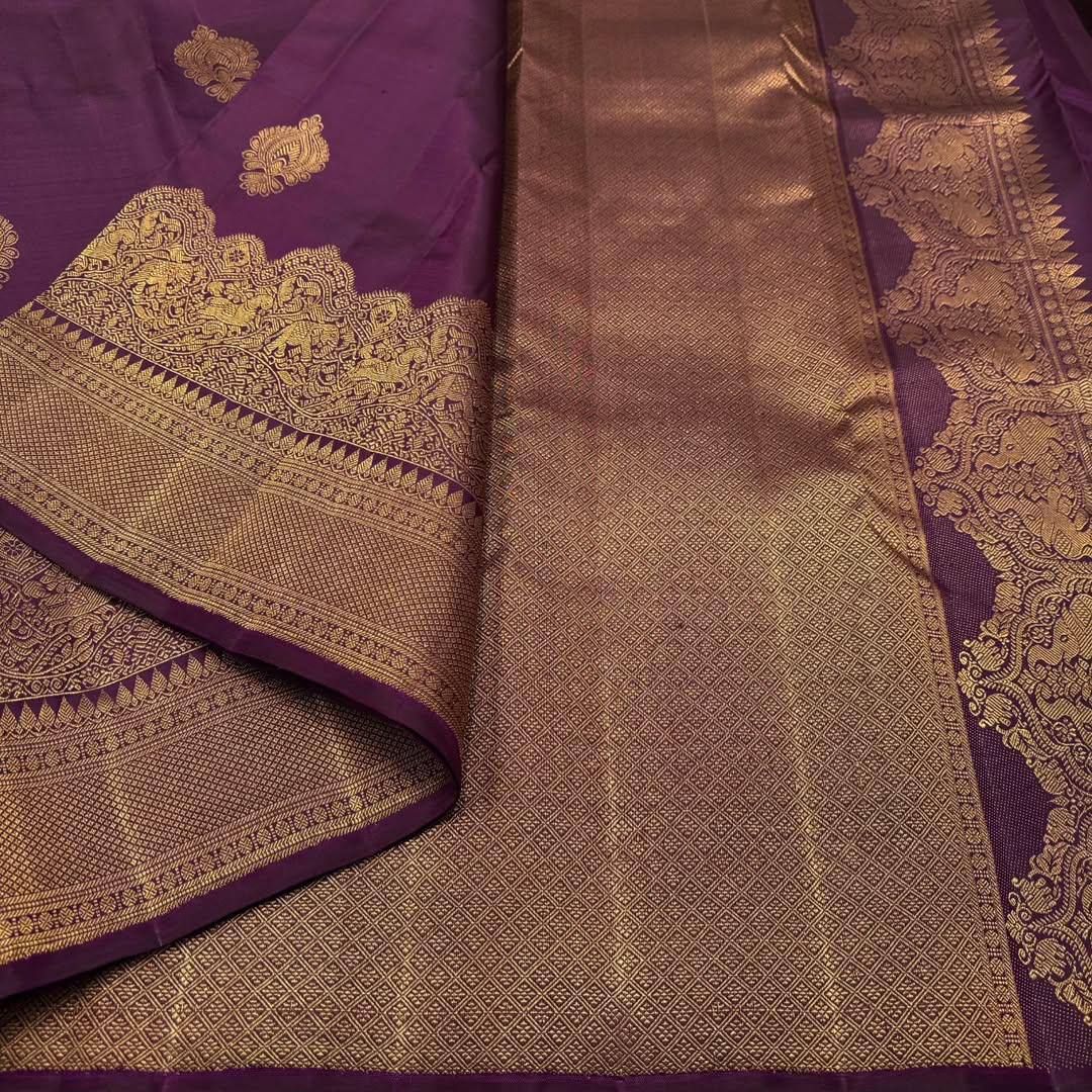 Graceful Lichi Silk Saree with Intricate Jacquard Design & Rich Pallu