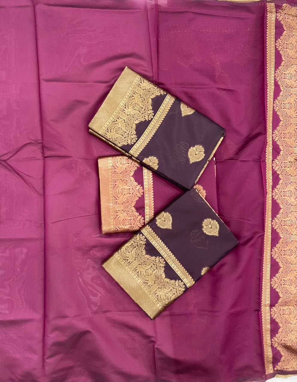 Graceful Lichi Silk Saree with Intricate Jacquard Design & Rich Pallu