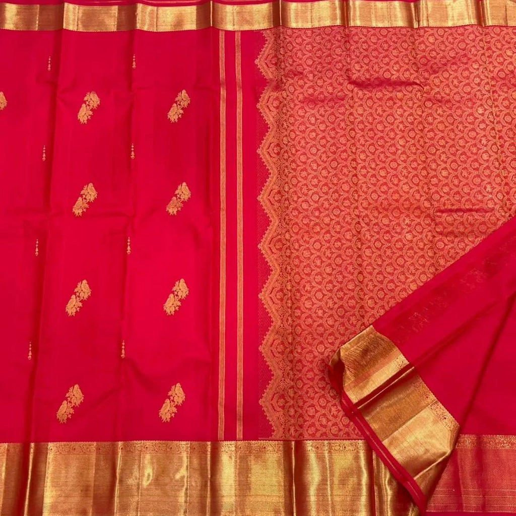Royal Soft Lichi Silk Saree with Intricate Jacquard Work & Rich Pallu