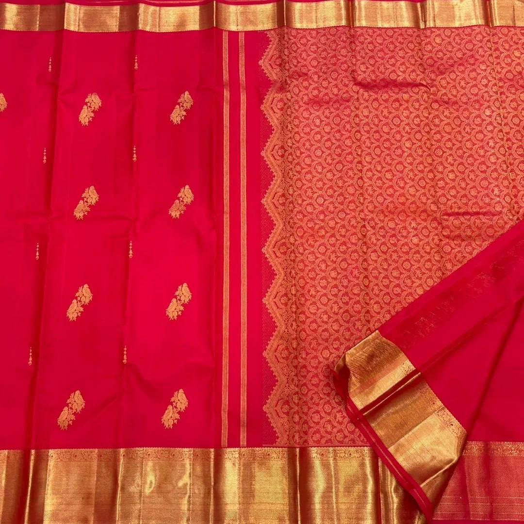 Royal Soft Lichi Silk Saree with Intricate Jacquard Work & Rich Pallu
