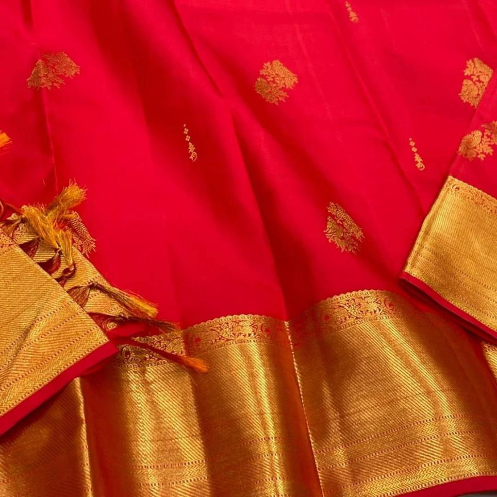 Royal Soft Lichi Silk Saree with Intricate Jacquard Work & Rich Pallu