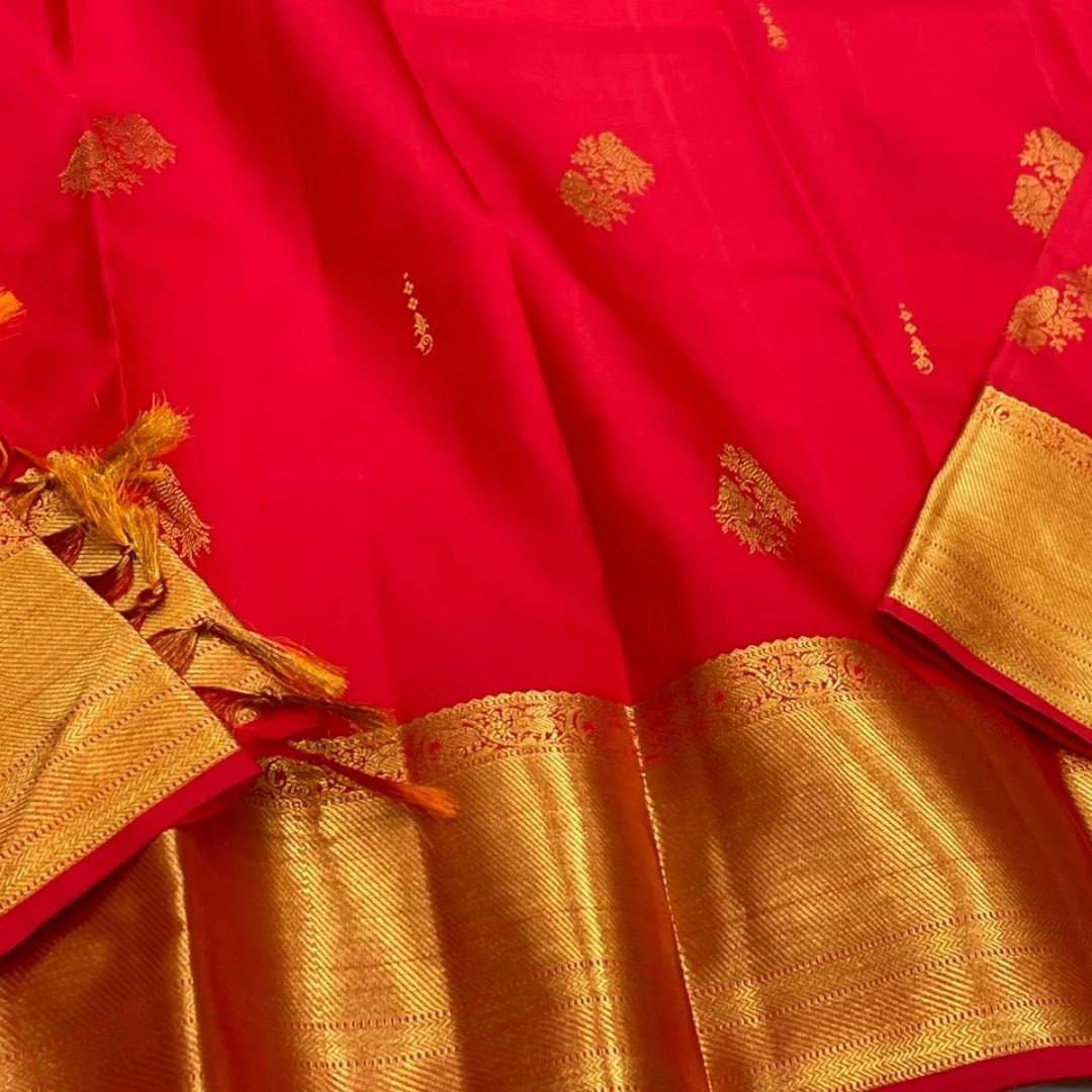 Royal Soft Lichi Silk Saree with Intricate Jacquard Work & Rich Pallu