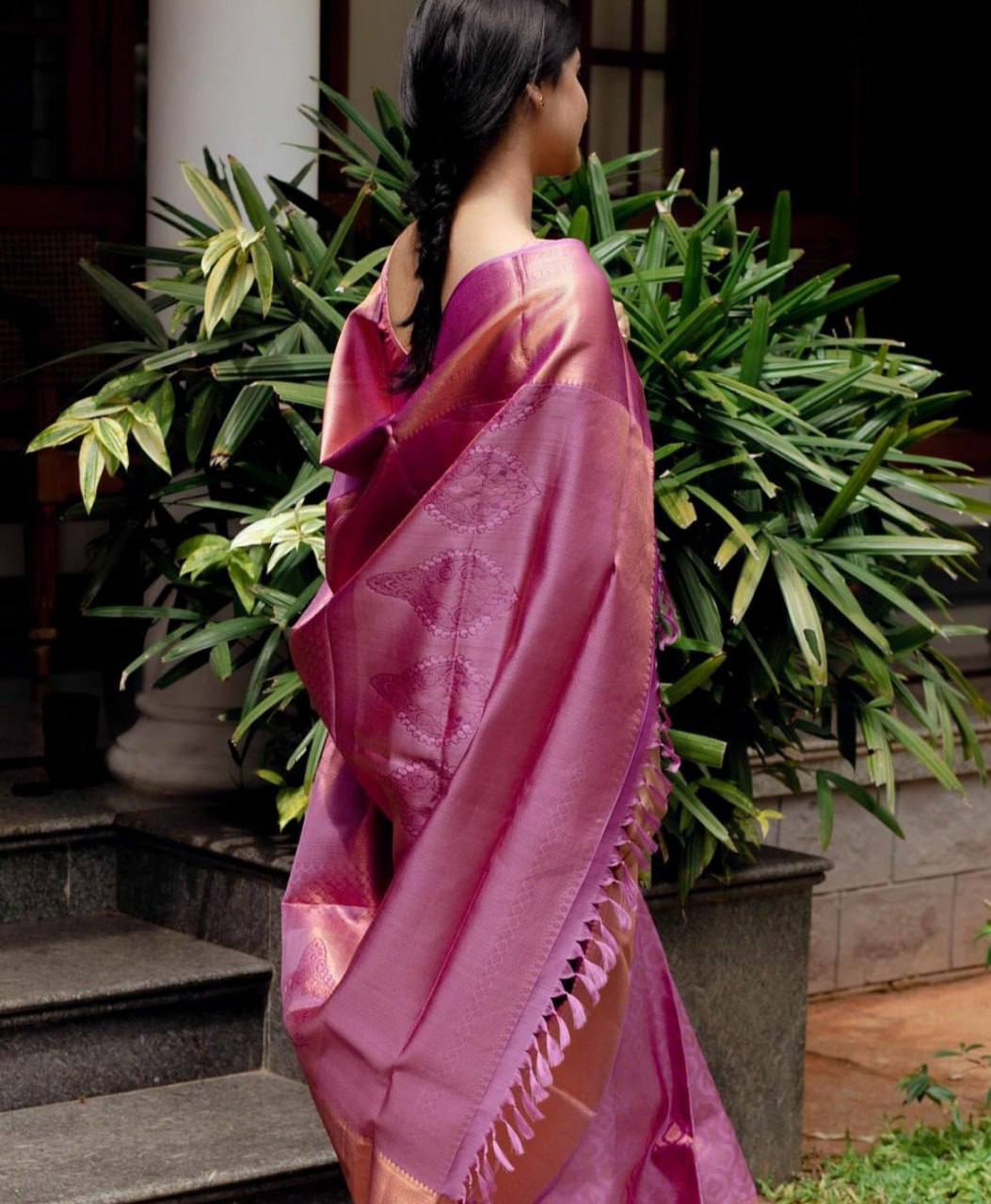 Graceful Soft Lichi Silk Saree with Rich Pallu & Jacquard Work