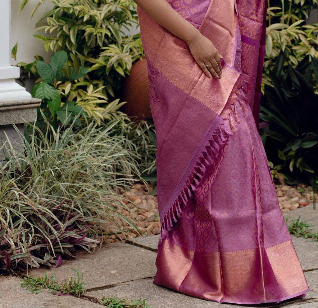Graceful Soft Lichi Silk Saree with Rich Pallu & Jacquard Work