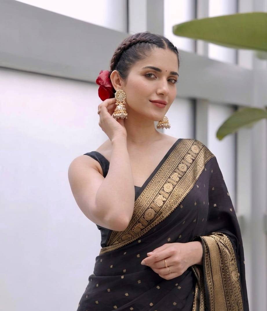 Lichi Silk Saree with Intricate All-Over Jacquard Weave & Grand Pallu Blouse Border Detail