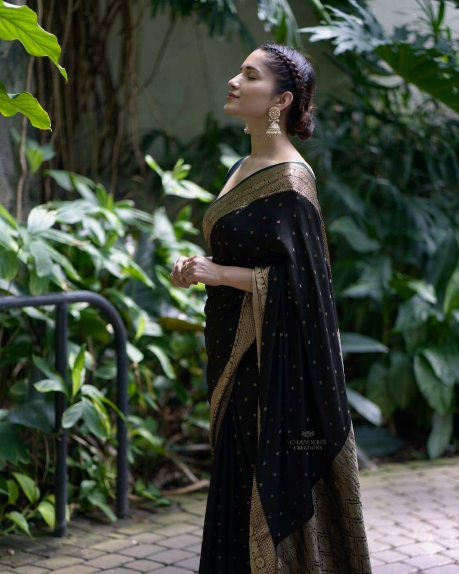 Lichi Silk Saree with Intricate All-Over Jacquard Weave & Grand Pallu Blouse Border Detail
