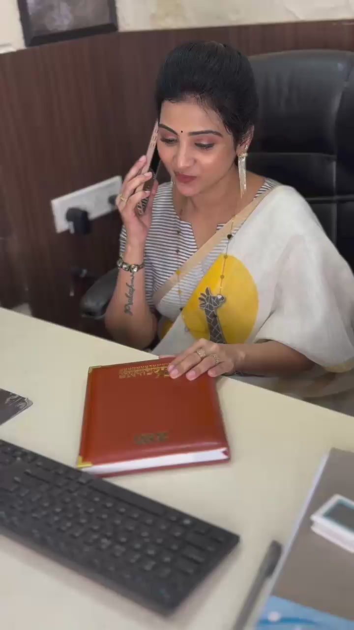 Golden Giraffe Elegance Linen Cotton Saree with Gold Zari Weaving Patti & Artistic Giraffe Digital Print