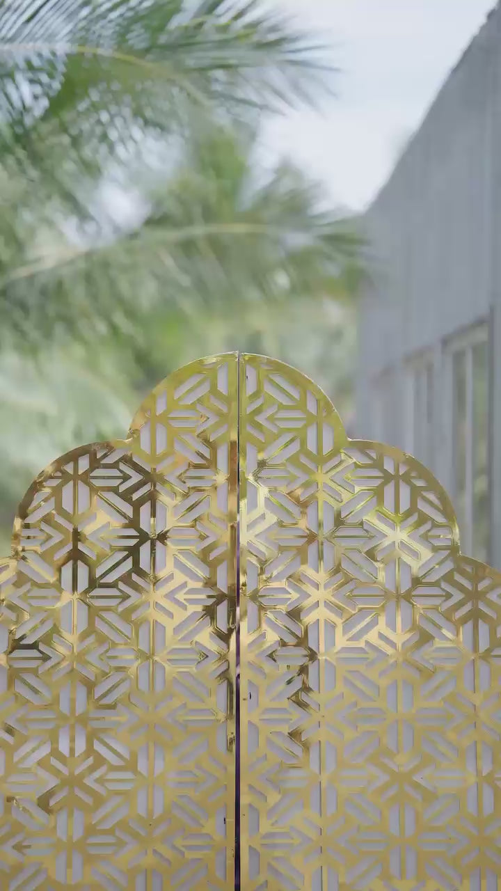Golden Crane Elegance Linen Cotton Saree with Gold Zari Weaving Patti & Crane Digital Print